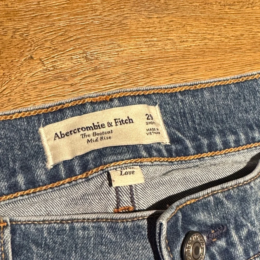 Abercrombie & Fitch Curve Love Bootcut Jean – 29 Short – Mid Rise - Picture 4 of 8